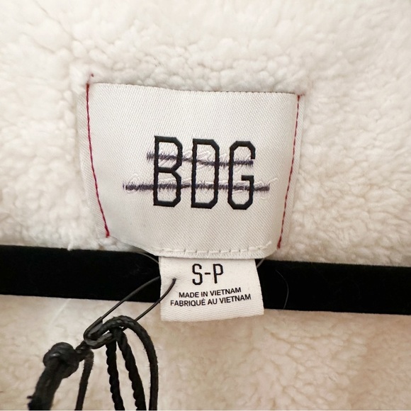 NWT BDG Urban Outfitters Marlow Puffer Jacket Yellow Shawl Collar Yellow sz S - Picture 10 of 10